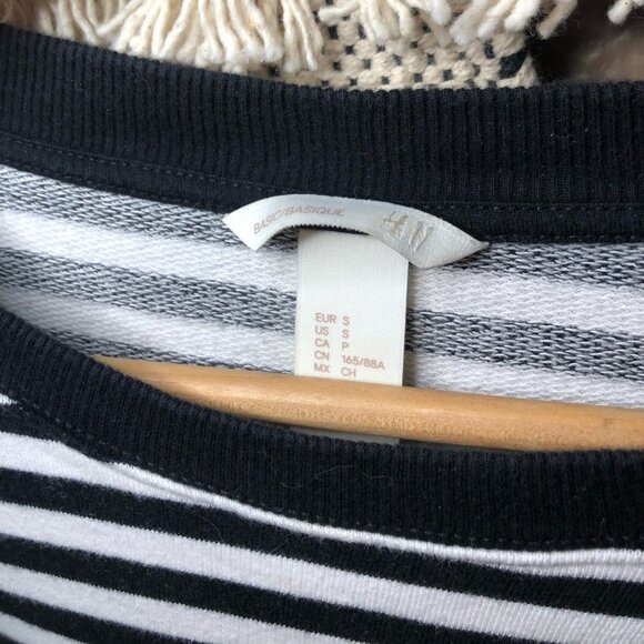 H&M Black Striped Cropped Pullover - Picture 4 of 8